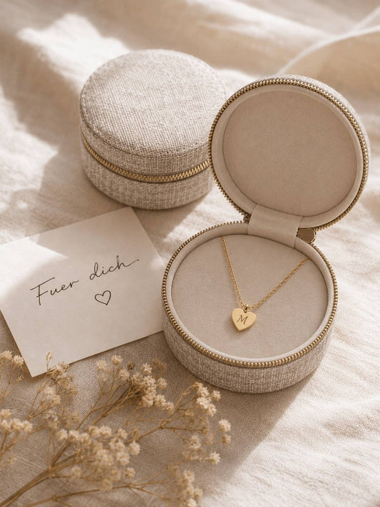 Kette mit Gravur als persönliches Geschenk in heller Mizodia Geschenkbox