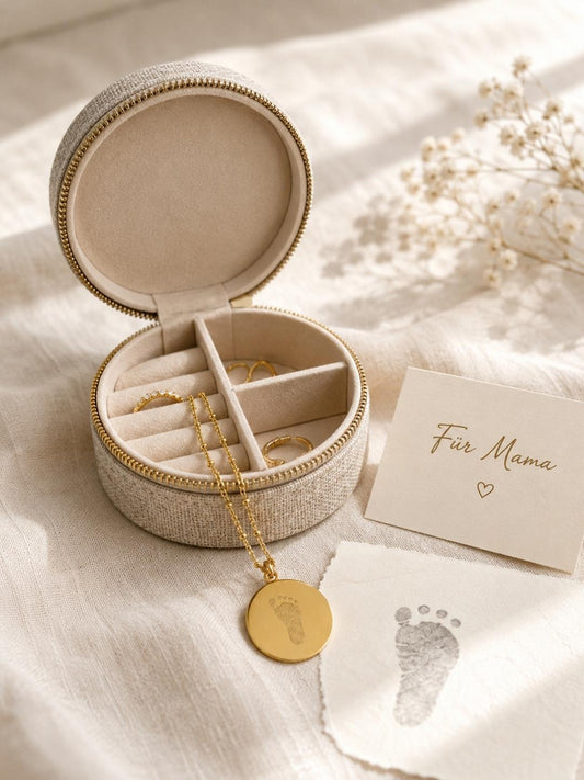 Persönliches Geschenk für Mama mit personalisierter Kette in eleganter Mizodia Geschenkbox