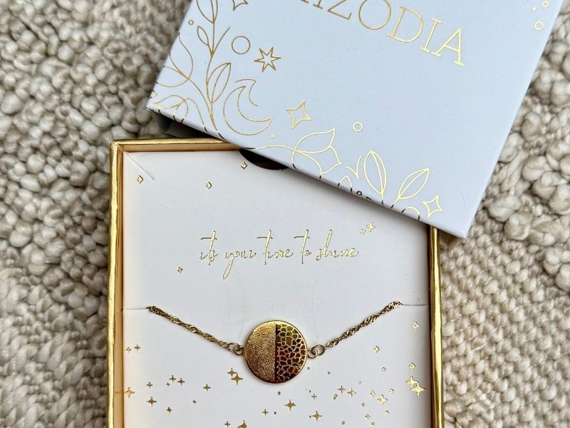 color:gold:secondary