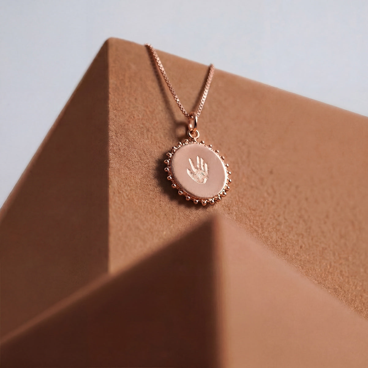 color:rosegold
