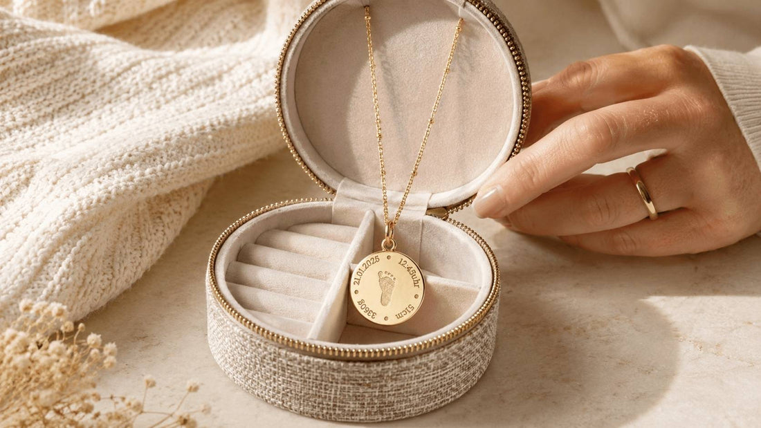 Geburtsdaten Schmuck mit Fußabdruck als persönliche Erinnerung an die Geburt für Mama