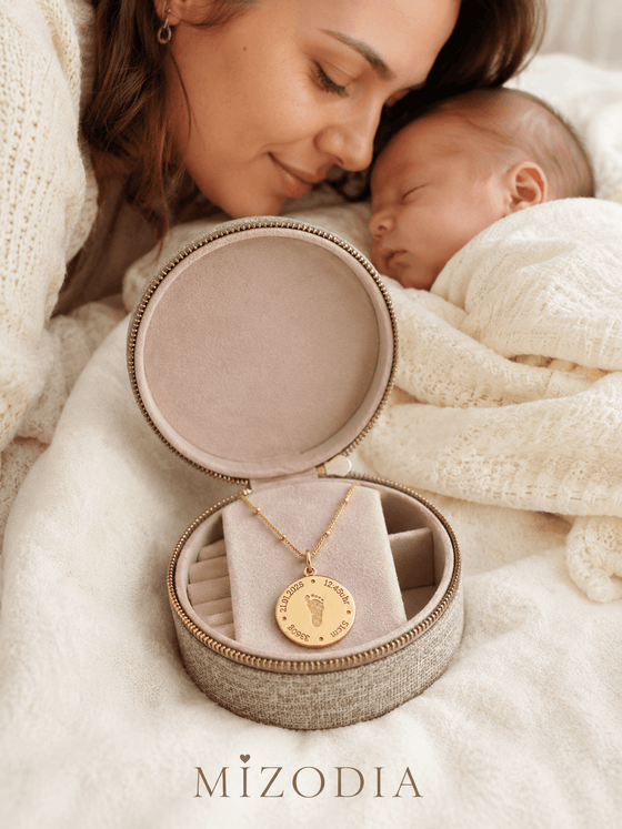 Persönlicher Geburtsdaten Schmuck als Geschenk zur Geburt für Mama in hochwertiger Schmuckbox