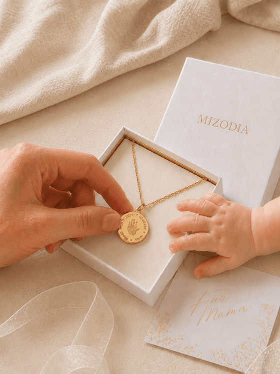 handabdruck mit Daten kettebaby