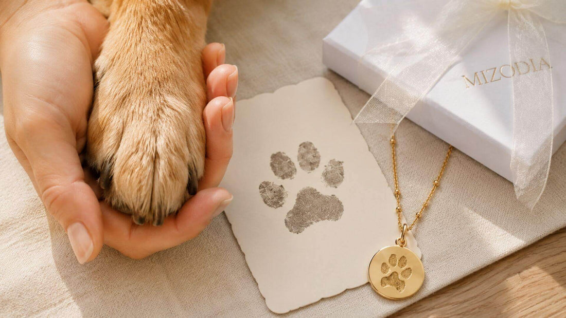 Hundepfote und Pfotenabdruck Vorlage für personalisierten Schmuck